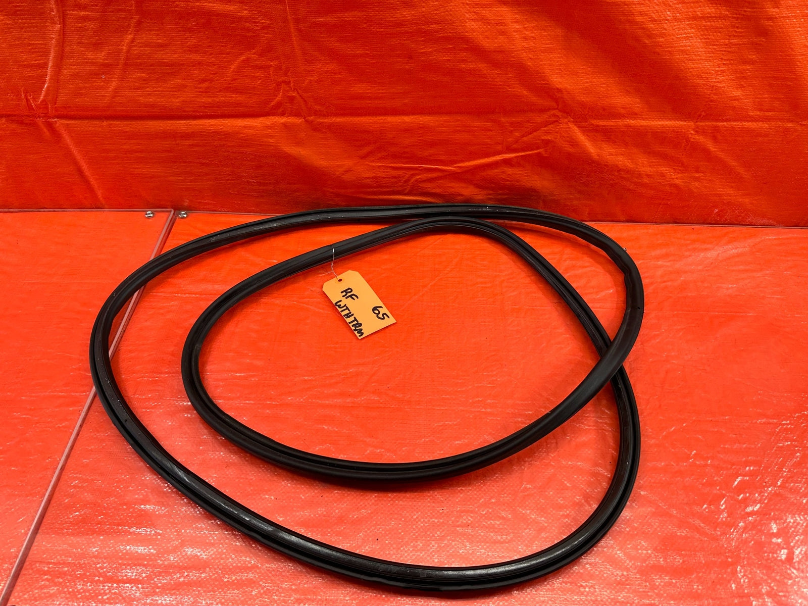 10 16 PORSCHE PANAMERA PASSENGER RIGHT FRONT DOOR WEATHER STRIP RUBBER OEM #650