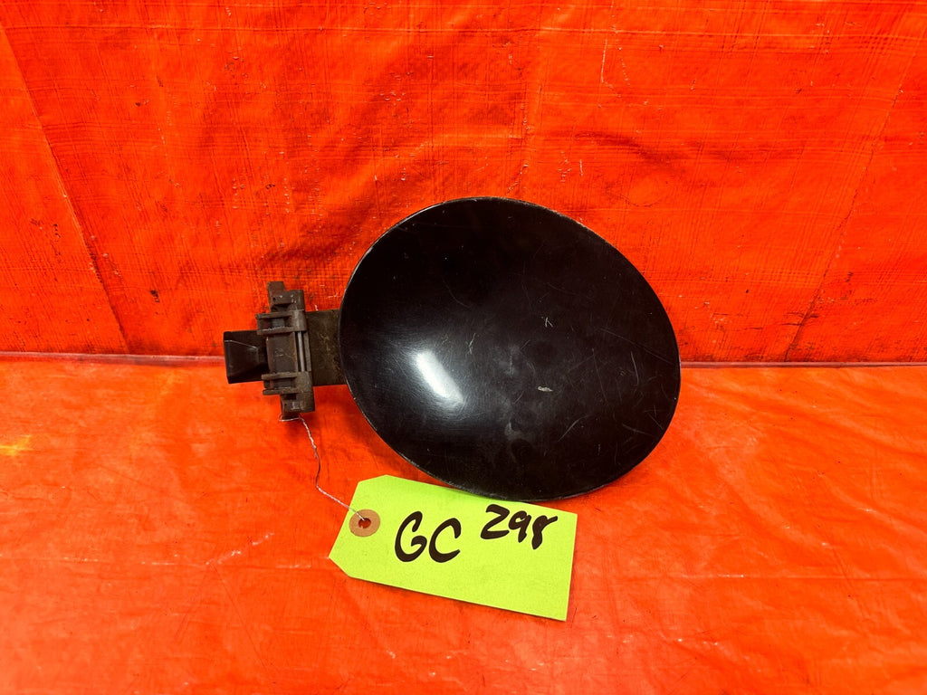 05 07 INFINITI G35 COUPE   FUEL LID / GAS CAP COVER BLACK COLOR   OEM #2980