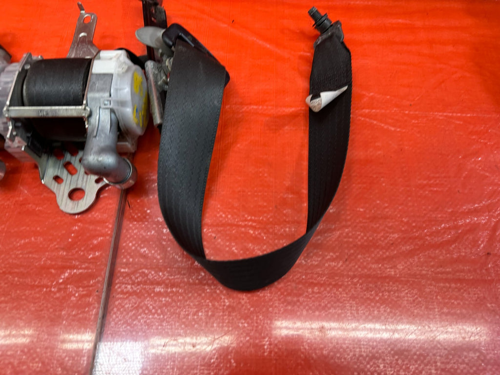 08 09 LANCER EVOLUTION X EVO 10   LEFT & RIGHT FRONT SEAT BELTS   OEM OE #2172