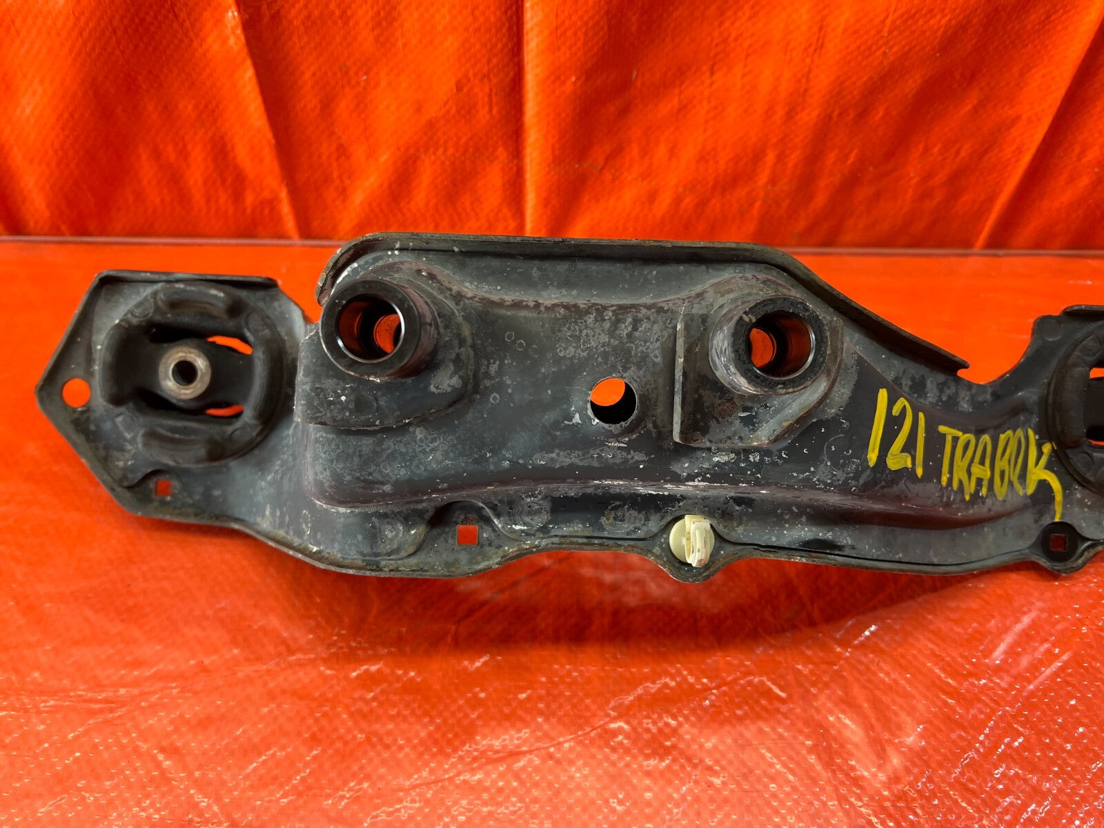 97 01 HONDA CR V CRV   REAR DIFFERENTIAL DIFF MOUNTING BRACKET   OEM #1215