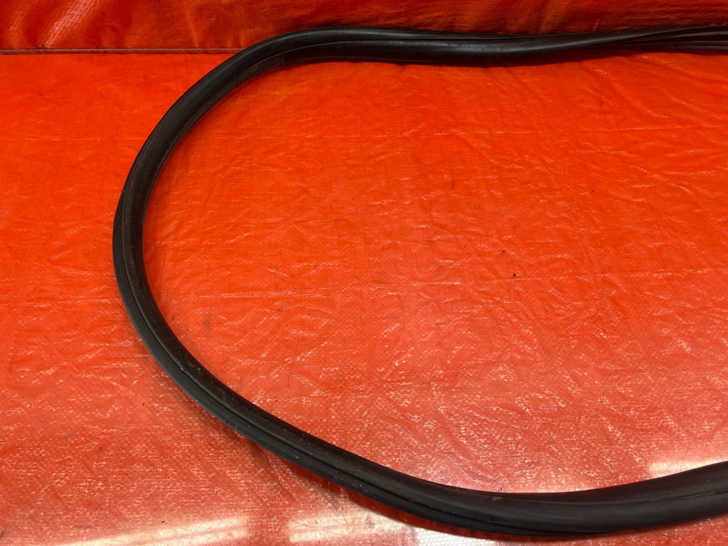 04 08 ACURA TSX   RIGHT FRONT DOOR TO CHASSIS WEATHER STRIP OPEN TRIM OEM #20915