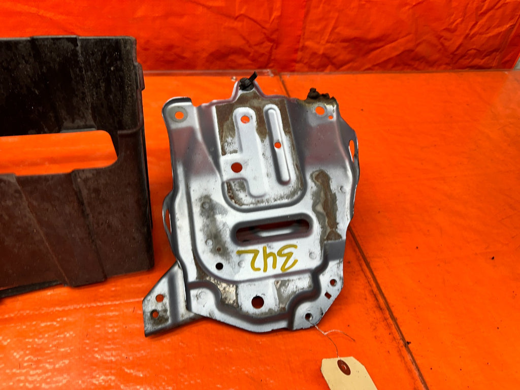 04-08 ACURA TSX 4D 2.4L K24A2 PLASTIC BATTERY TRAY HOLDER BASE MOUNT OEM #3427