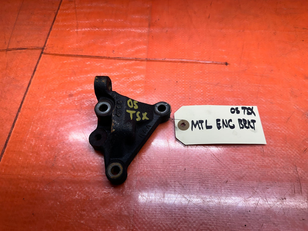 04-05 ACURA TSX 2.4L K24A2 ENGINE TIMING COVER POST MOUNT BRACKET SUPPORT OEM #00