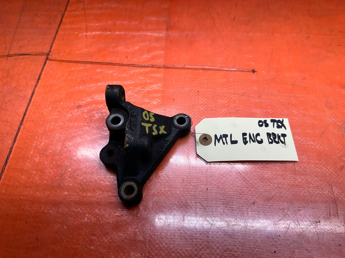 04-05 ACURA TSX 2.4L K24A2 ENGINE TIMING COVER POST MOUNT BRACKET SUPPORT OEM #00