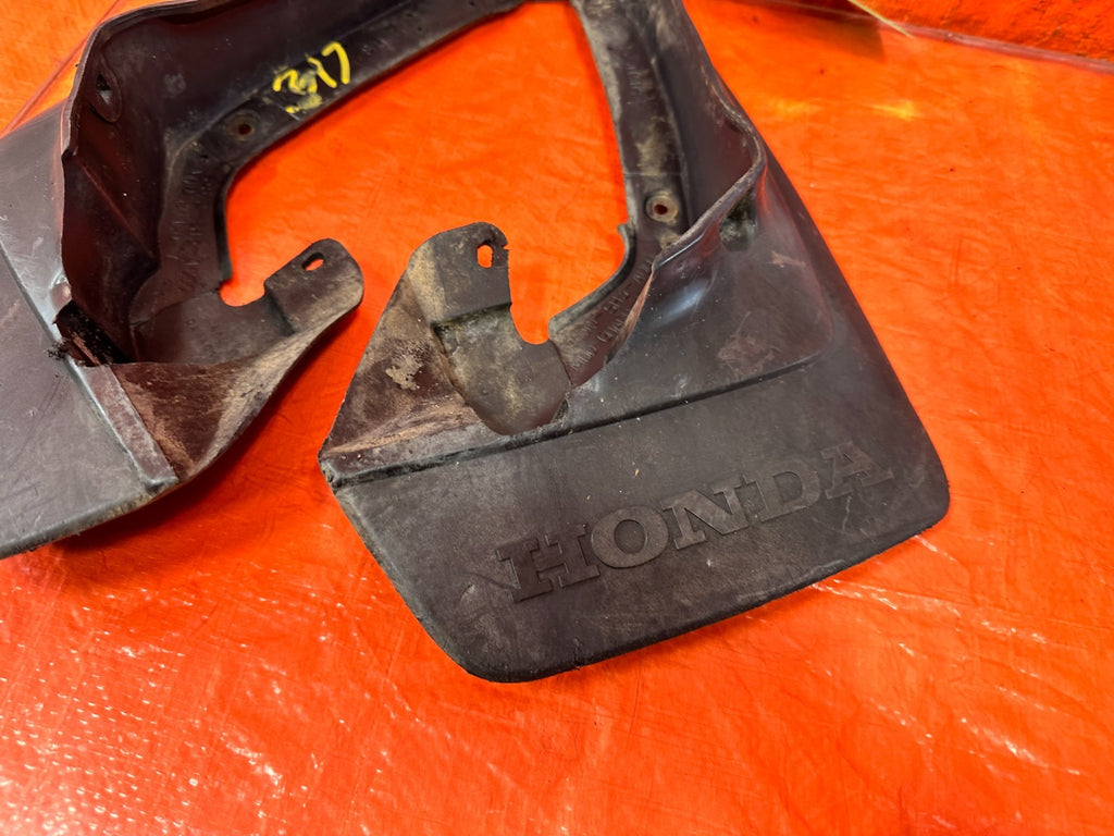 90 91 HONDA CIVIC HATCHBACK   MUD FLAP / SPLASH GUARD SET LEFT & RIGHT FRONT OEM1