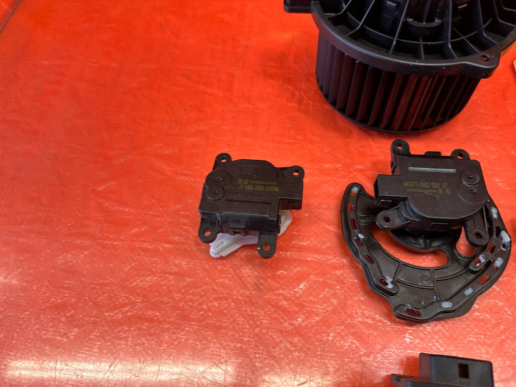 13 16 HYUNDAI GENESIS COUPE AIR CONDITIONING AC BLOWER MOTOR & RESISTOR OEM #2197