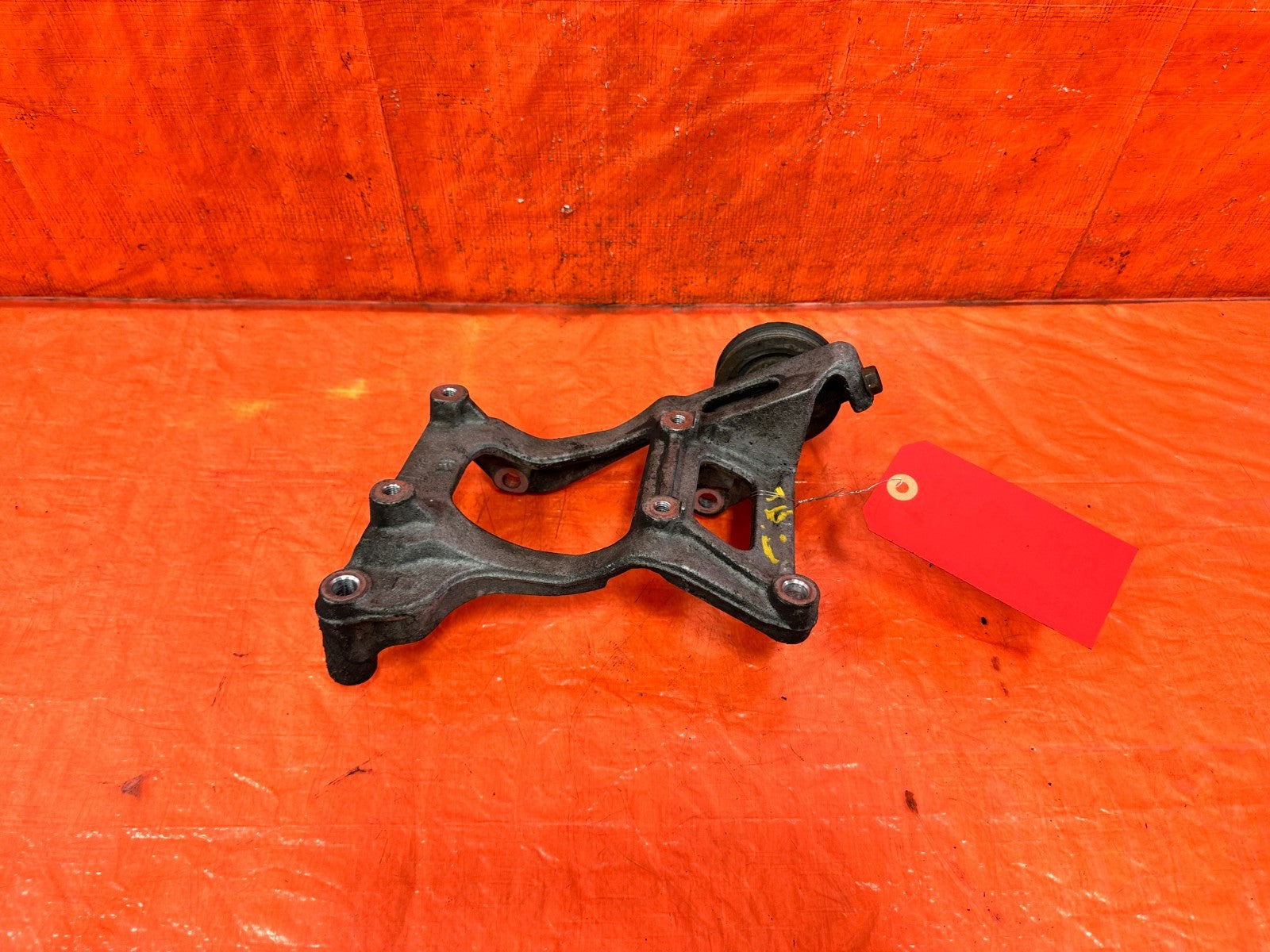95 97 TOYOTA TACOMA   2RZ FE 2.4L   AC COMPRESSOR BRACKET   OEM4