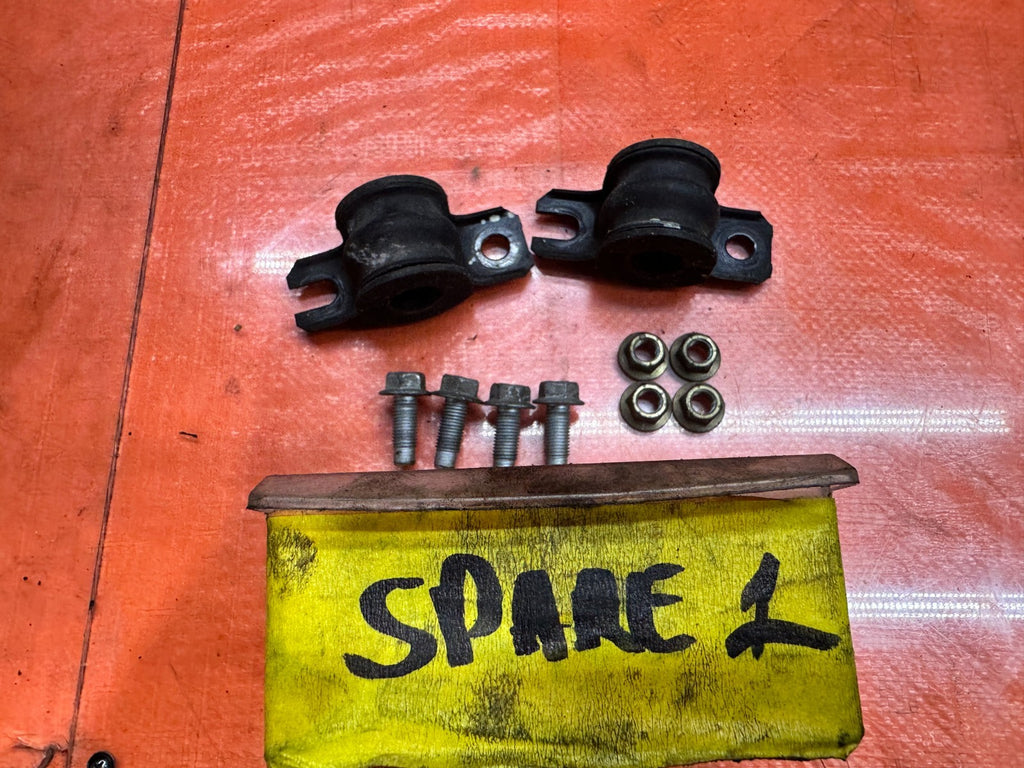 03-08 NISSAN 350Z 3.5L VQ35DE REAR SWAY BAR BRACKETS MOUNT HOLDER PAIR OEM #3460