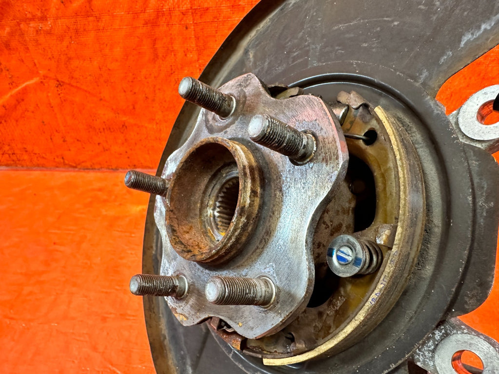08 15 INFINITI G37 & Q60   SPORT ONLY   RIGHT REAR SPINDLE KNUCKLE HUB OEM #3285