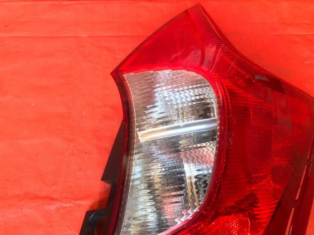 OEM 2015 2016 2017 NISSAN VERSA   HATCHBACK   PASSENGER RIGHT TAIL LIGHT LAMP 172