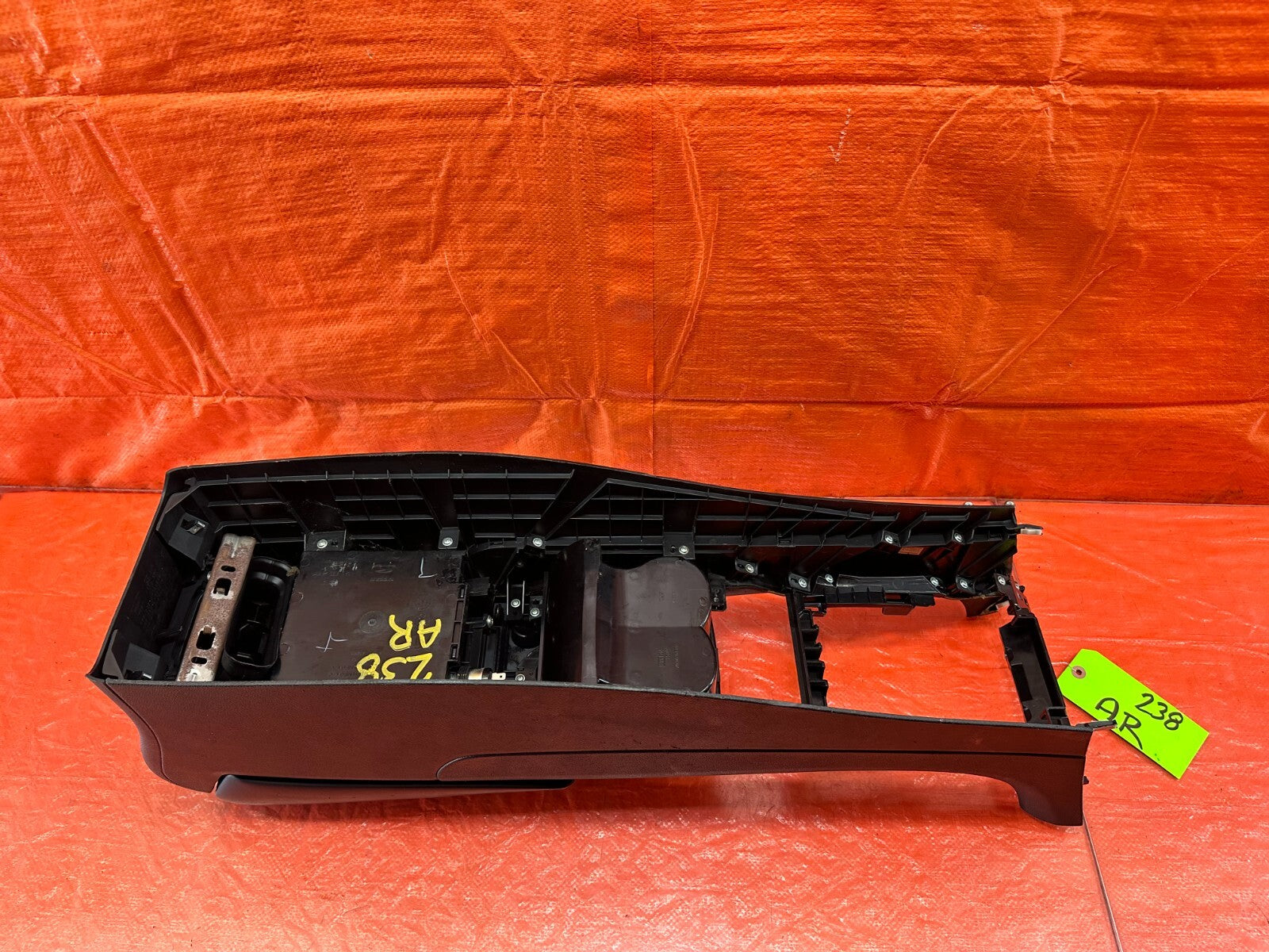 09 13 INFINITI G37 SEDAN   ARM REST / CENTER CONSOLE STORAGE COMPARTMENT OEM 23814