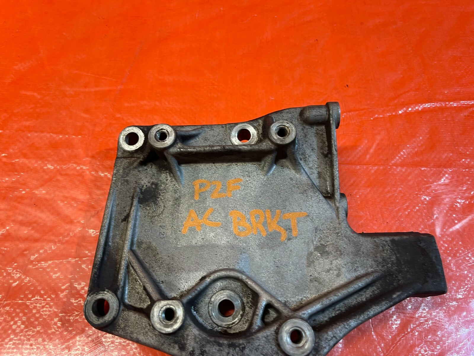 96 00 HONDA CIVIC   EX MODEL   D16Y8   ALUMINUM   AC COMPRESSOR BRACKET OEM   4