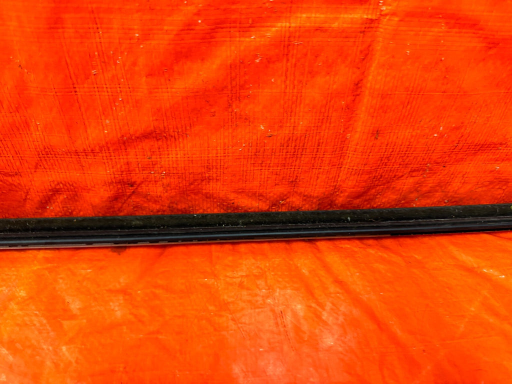 04 08 ACURA TSX   PASSENGER RIGHT FRONT EXTERIOR GLASS TRIM   OEM FACTORY #2919
