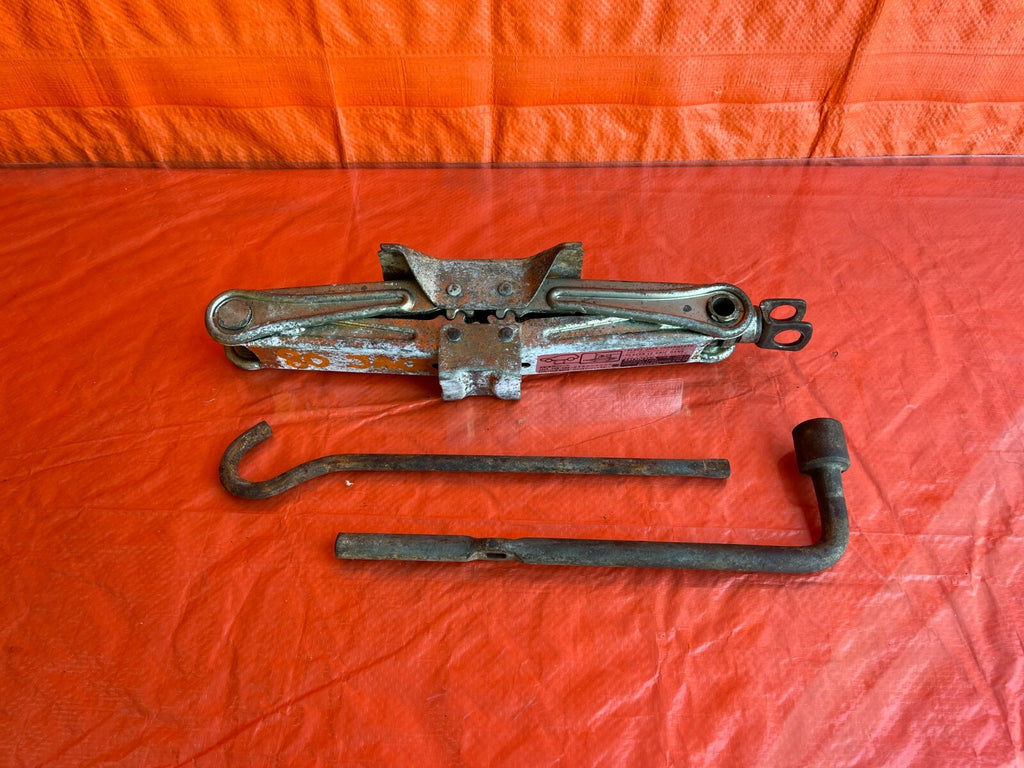 94 01 ACURA INTEGRA   SCISSOR PANTOGRAPH JACK W/ LUG NUT REMOVER & JACK BAR OEM8