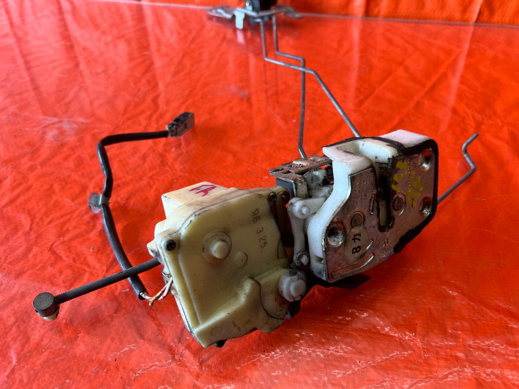 94 01 INTEGRA SEDAN   PASSENGER RIGHT FRONT DOOR LOCK ACTUATOR   OEM #1235
