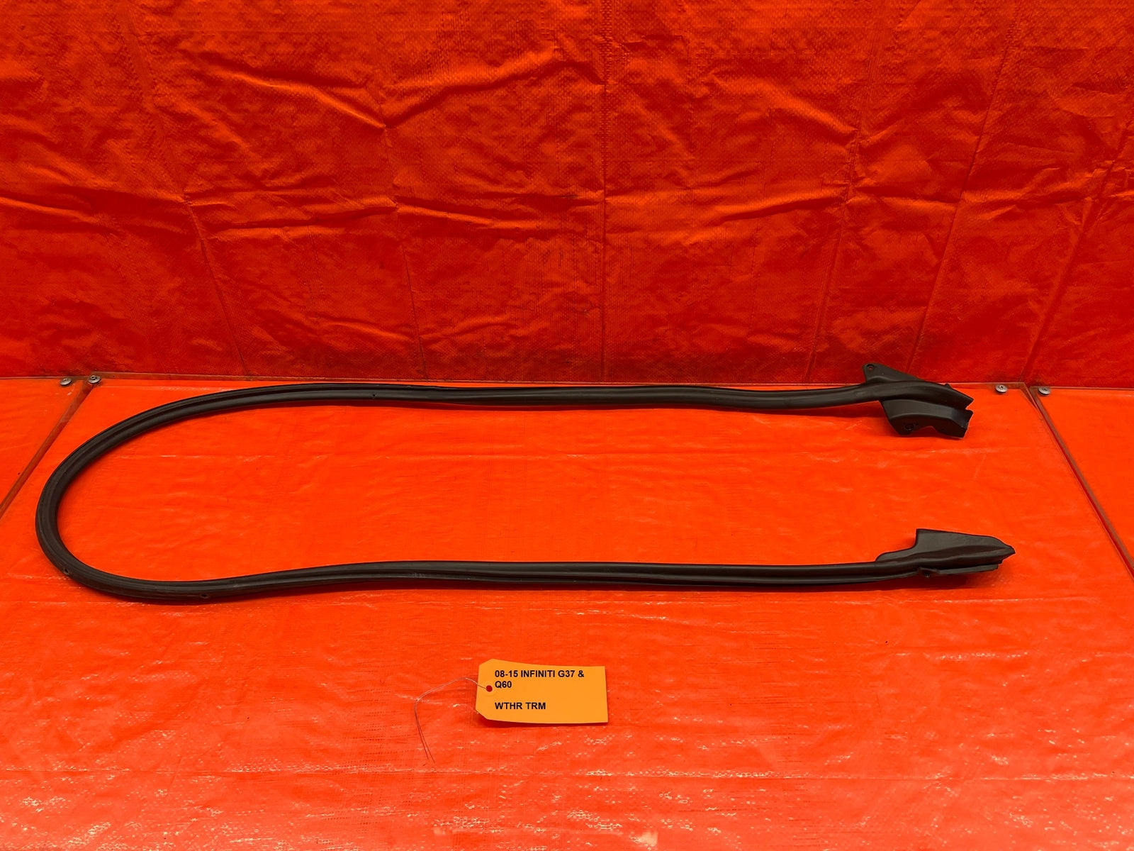 08 15 INFINITI G37 & Q60   RIGHT DOOR   LOWER WEATHER STRIP SEAL OEM #2071