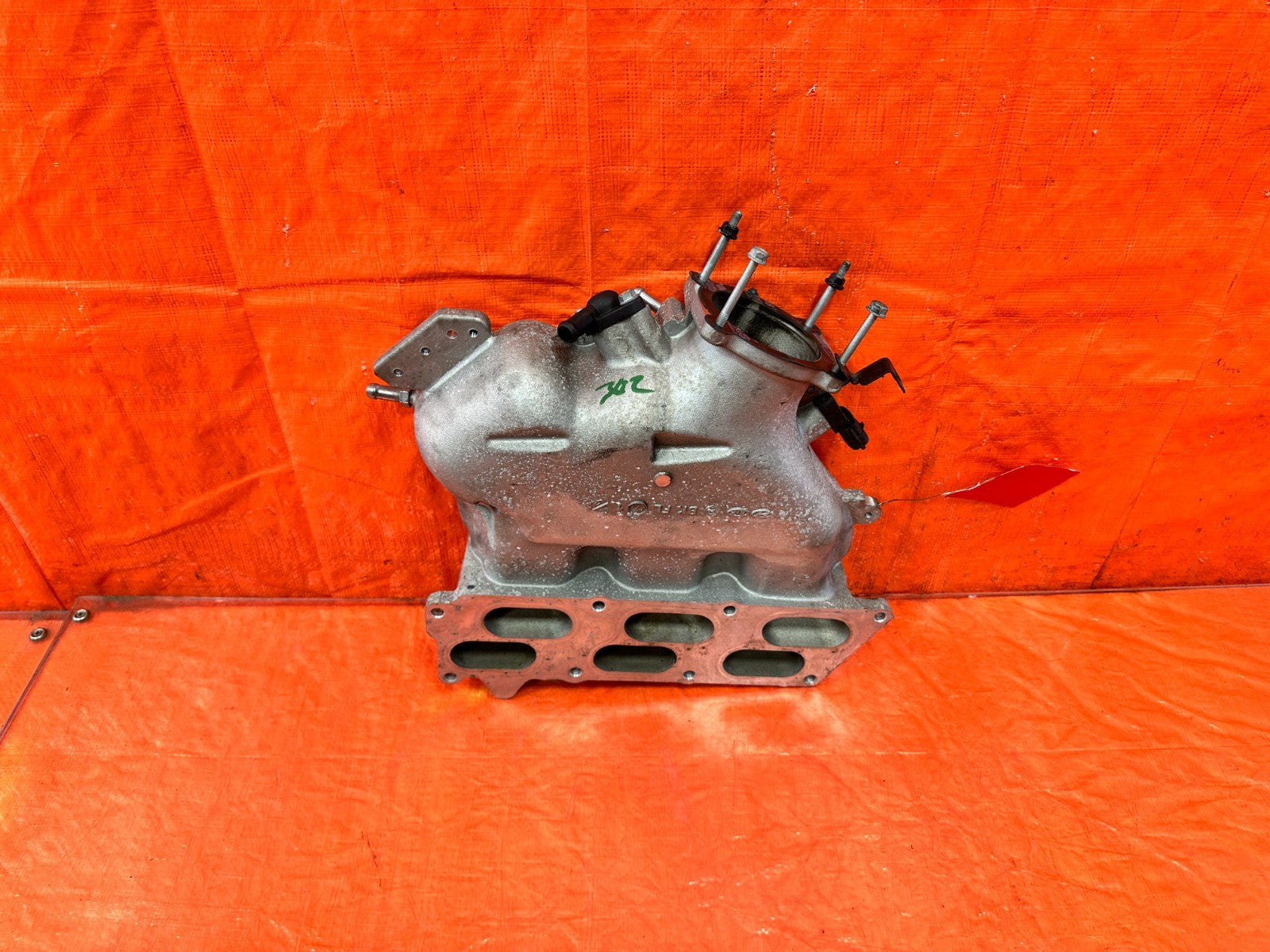 10 16 HYUNDAI GENESIS COUPE 3.8L AT   INTAKE MANIFOLD   TOP PORTION   OEM #3021