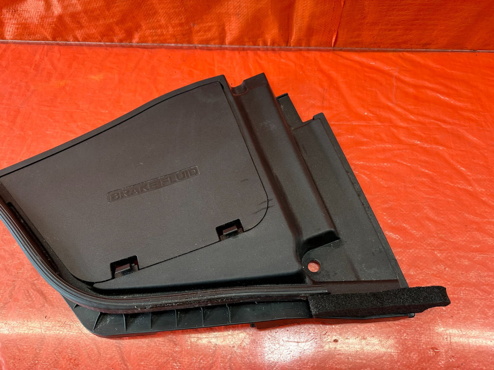 14 20 INFINITI Q50 Q60   BRAKE FLUID UNDER HOOD TRAY FRAME PLASTIC   OEM #2223