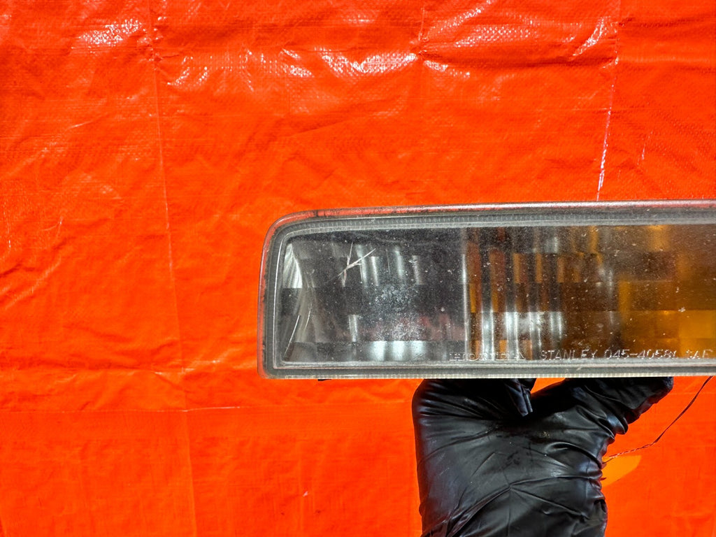 97 01 HONDA PRELUDE FRONT BUMPER DRIVER LEFT TURN SIGNAL LIGHT LAMP OEM 2634