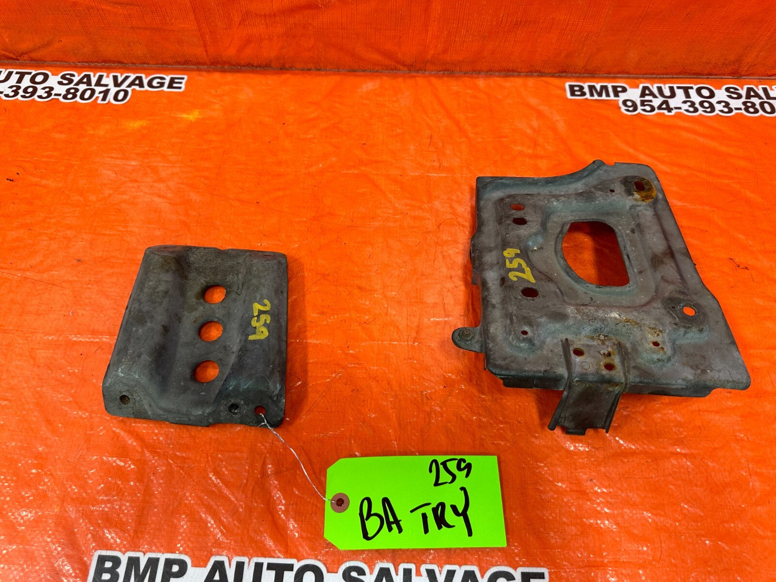 92 01 HONDA PRELUDE   BATTERY TRAY W/ MOUNTING BRACKET   OEM #2590