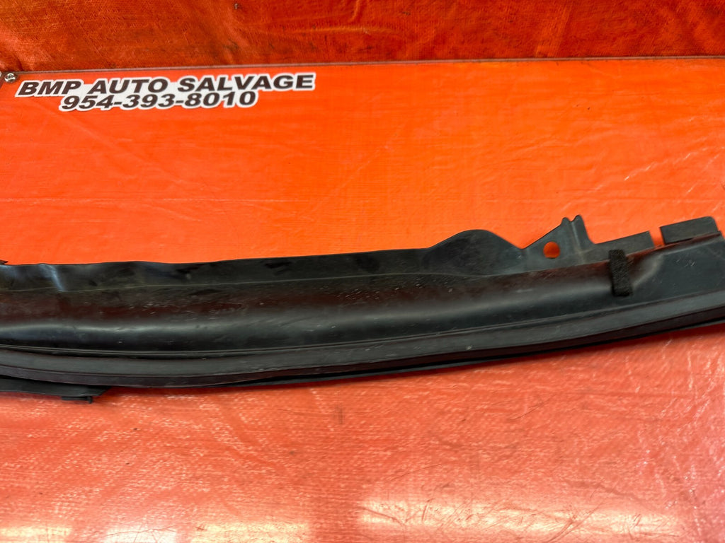08 15 INFINITI G37 & Q60 COUPE DRIVER LEFT FRONT   FENDER SEAL TRIM GASKET #2454