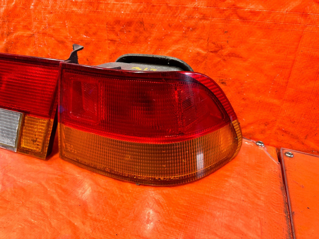 96 98 HONDA CIVIC COUPE 2 DOOR   RED WHITE ORANGE   STANLEY   OEM TAIL LIGHTS1