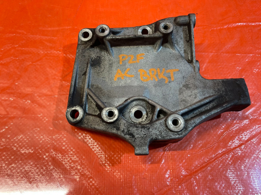 96 00 HONDA CIVIC   EX MODEL   D16Y8   ALUMINUM   AC COMPRESSOR BRACKET OEM   5