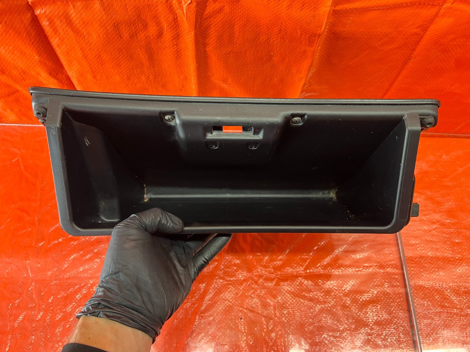 94 01 ACURA INTEGRA 2 & 4 DOOR   GLOVE BOX   BLACK   NO LOCK PRESENT   OEM #1196
