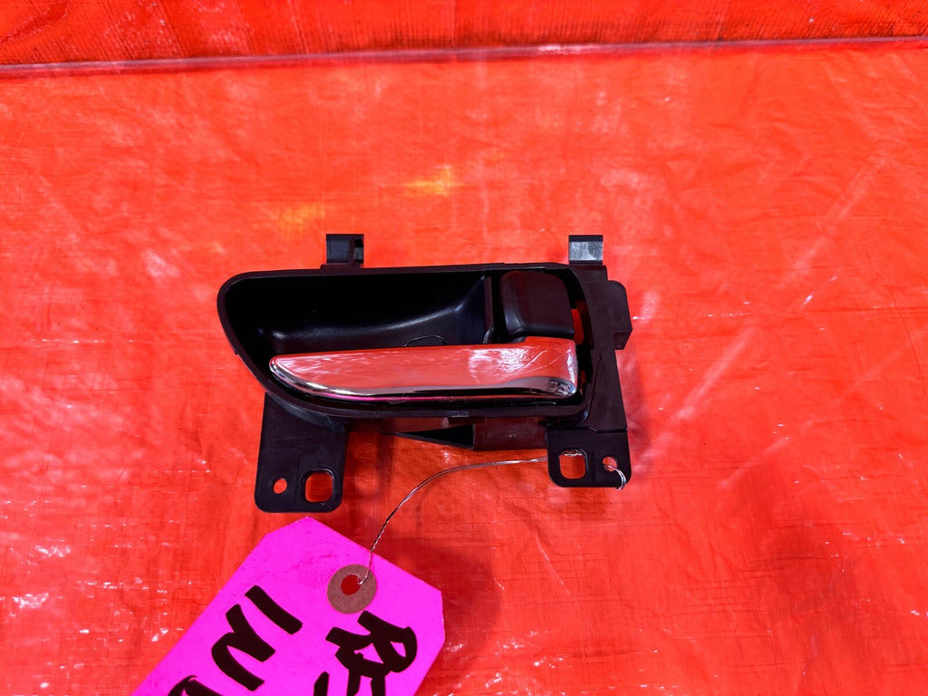 15 21 SUBARU WRX & STI   RIGHT FRONT INTERIOR DOOR HANDLE   OEM #2664