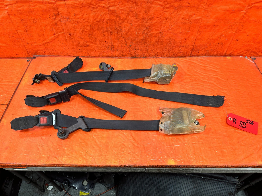 90 91 HONDA CIVIC HATCH   REAR SEAT BELT SET   LEFT & RIGHT SEAT BELTS OEM 3250