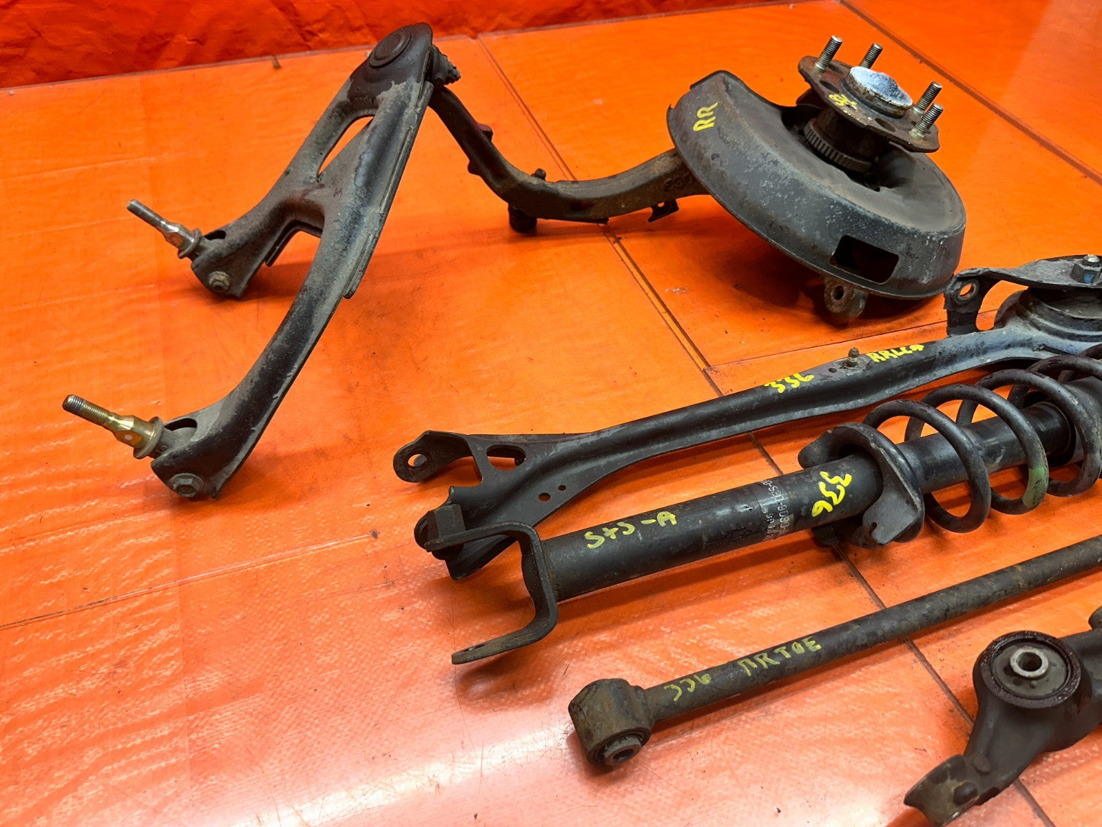 97 01 HONDA PRELUDE 2.2L LEFT DRIVER REAR KNUCKLE SPINDLE CONTROL ARMS OEM #33617