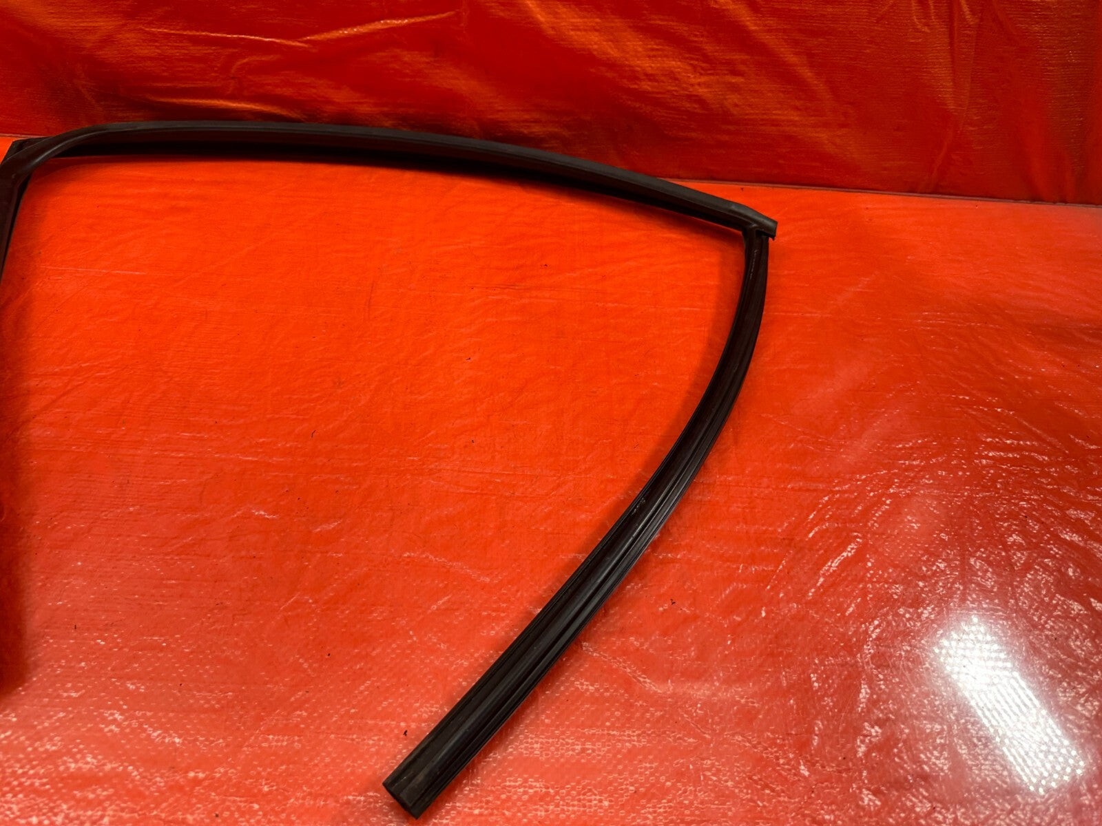 04 08 ACURA TSX   PASSENGER RIGHT REAR WINDOW GLASS RUN CHANNEL   OEM #20516