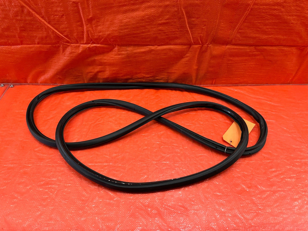 10 16 PORSCHE PANAMERA PASSENGER RIGHT REAR DOOR WEATHER STRIP RUBBER   OEM #658