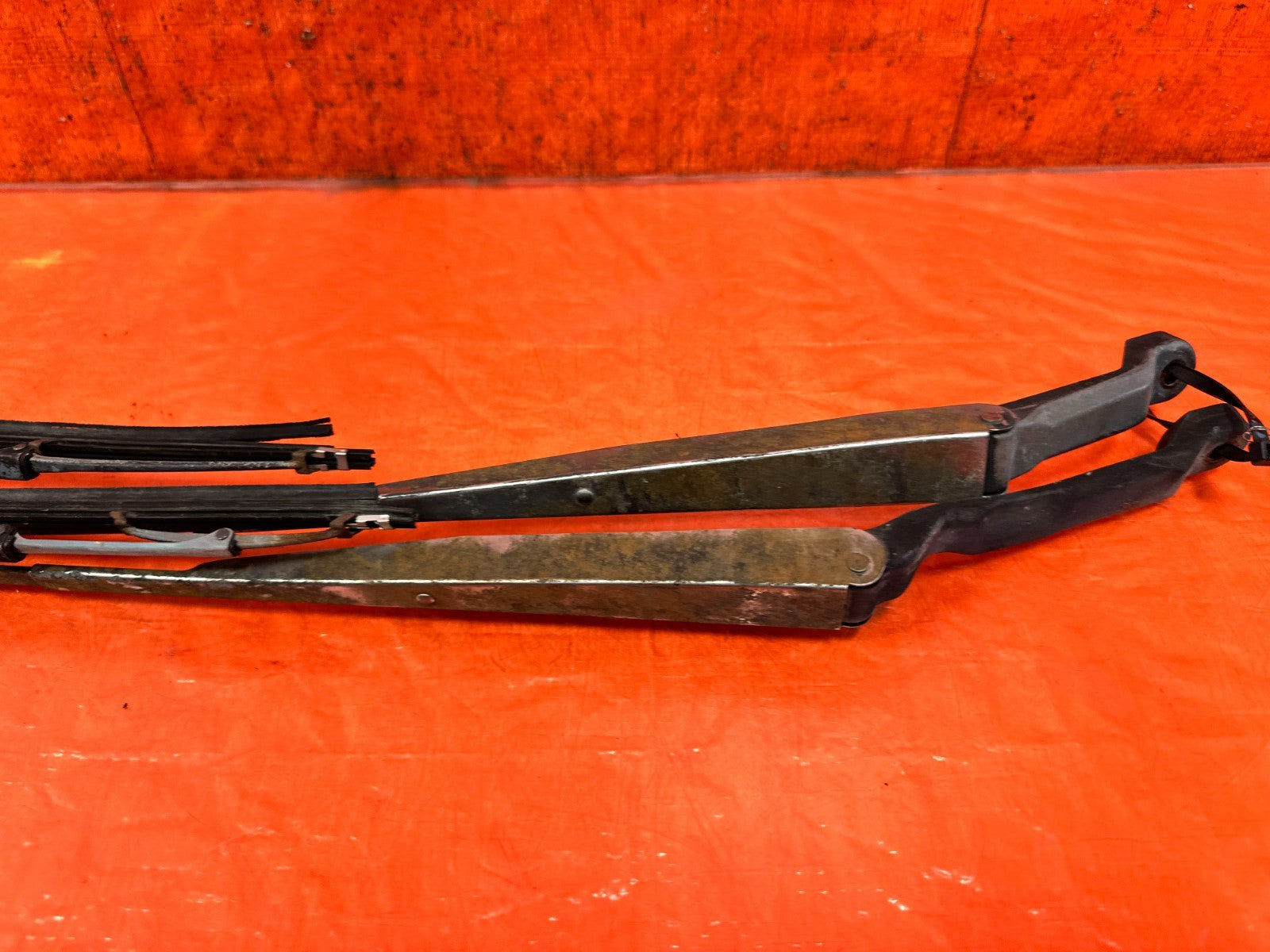 90 91 HONDA CIVIC HATCHBACK   LEFT & RIGHT WINDSHIELD WIPER ARMS   OEM 3252