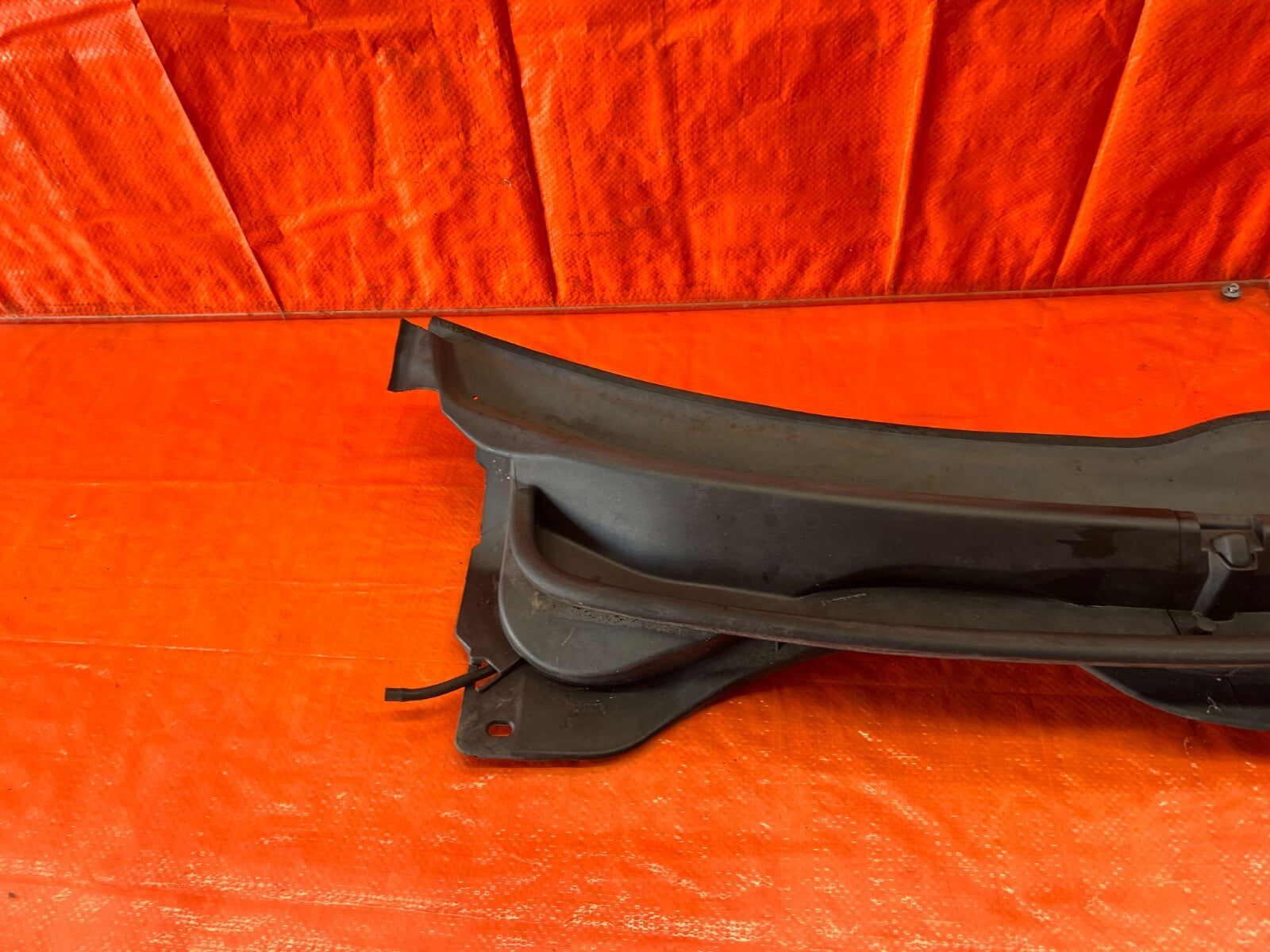 04 05 ACURA TSX   WINDSHIELD WIPER COWL TRIM PLASTIC   OEM FACTORY #1568