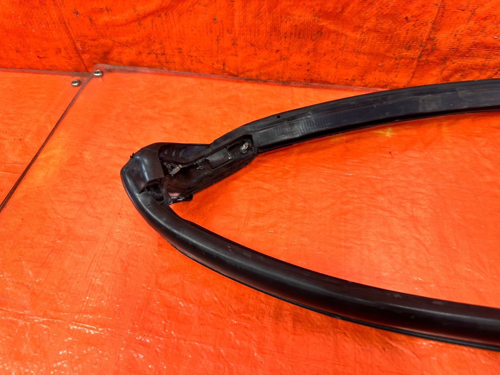 09 15 INFINITI G37 CONVERTIBLE   WINDSHIELD WEATHER STRIP   OEM FACTORY #32914