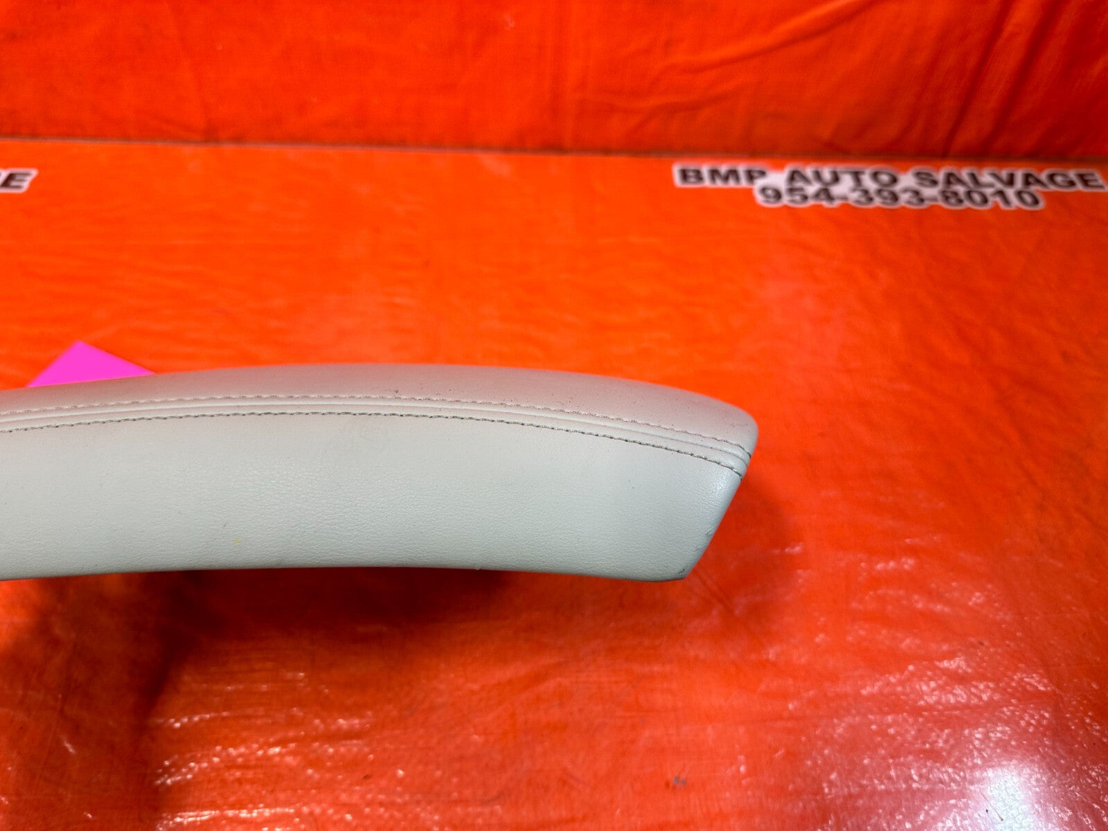 16 20 INFINITI Q50   LEATHER ARM REST CENTER CONSOLE COVER LID   IVORY / GRAY 139