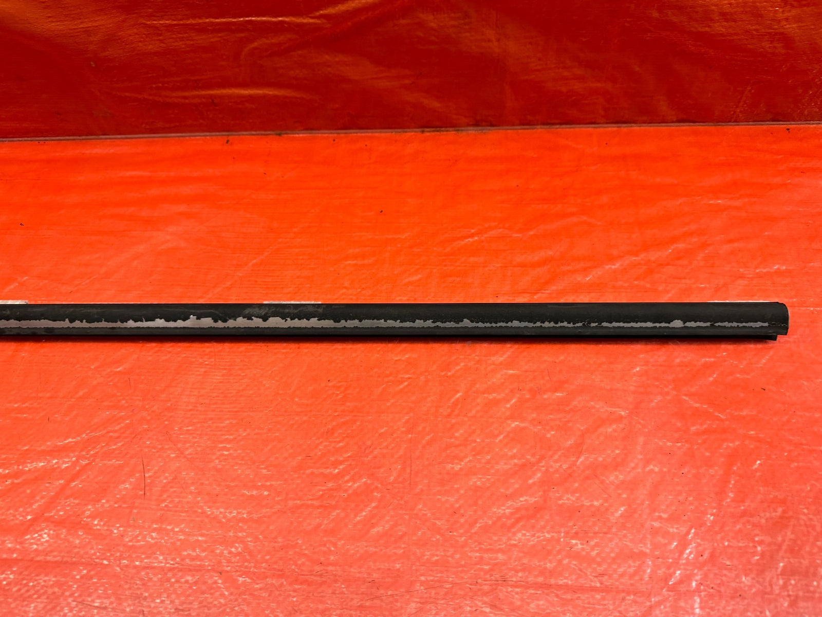 02 05 HONDA CIVIC SI EP3 HATCH   RIGHT FRONT EXTERIOR WINDOW GLASS TRIM OEM #21611