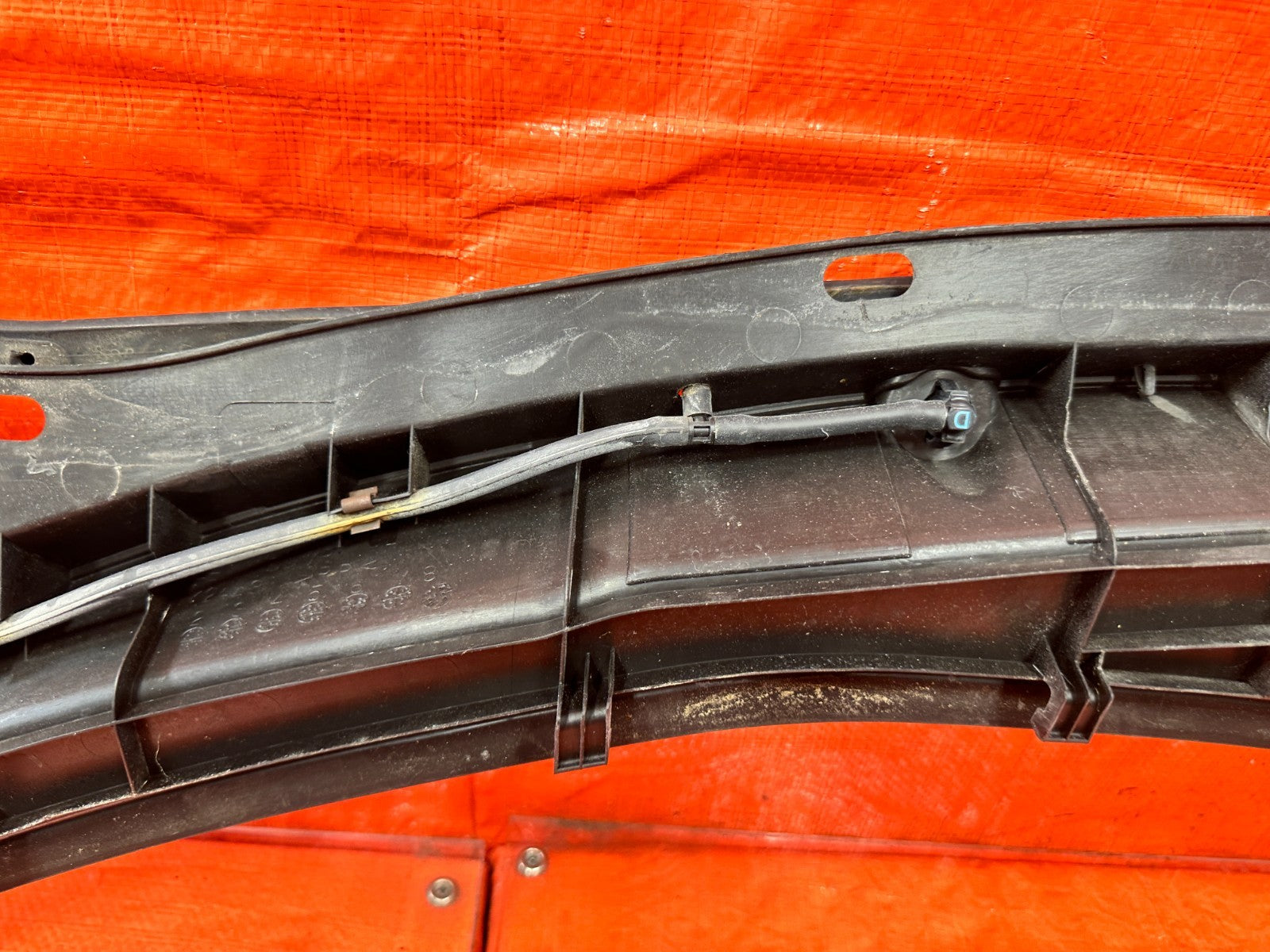 04 11 MAZDA RX8 RX 8   WINDSHIELD WIPER COWL TRIM PLASTIC   OEM FACTORY #3039