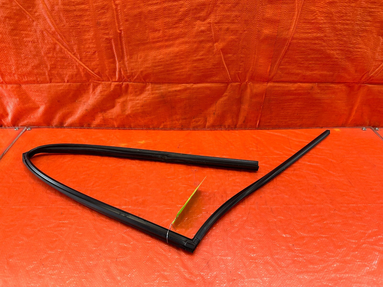 09 13 INFINITI  G37 SEDAN   DRIVER LEFT REAR WINDOW GLASS RUN CHANNEL   OEM #2385