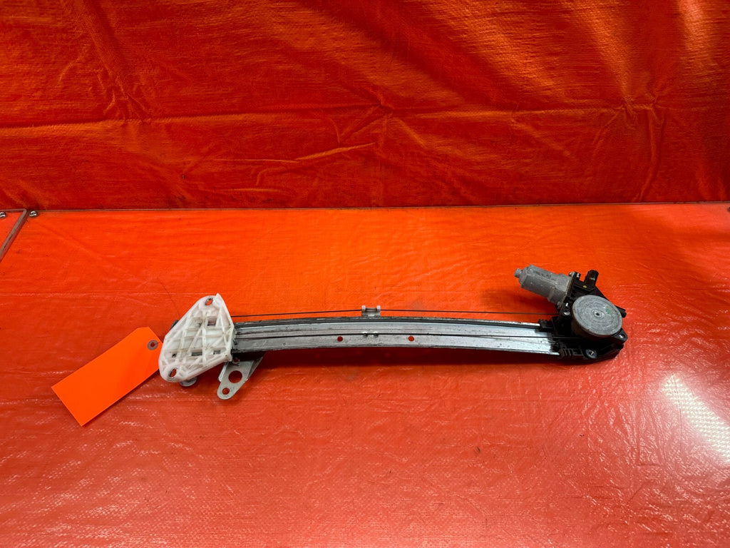 08 12 HONDA ACCORD SEDAN RIGHT FRONT   WINDOW REGULATOR W/ MOTOR   OEM #2390