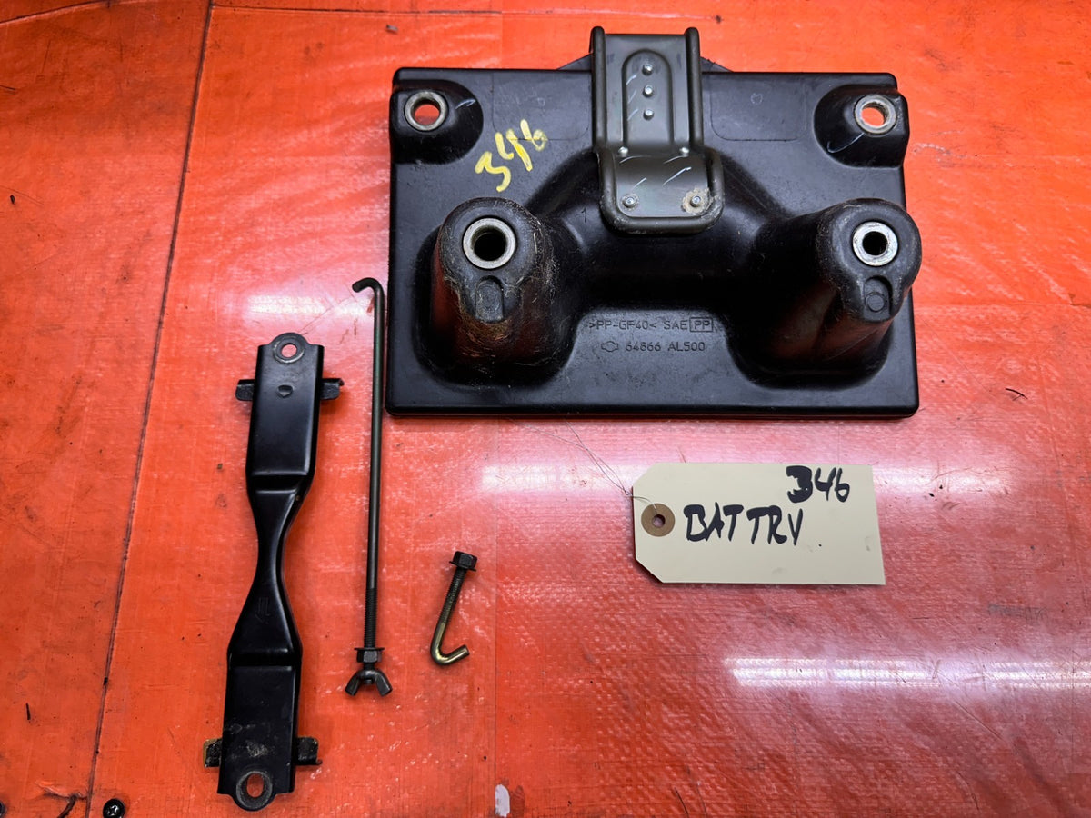 03-08 NISSAN 350Z 3.5L VQ35DE BATTERY TRAY HOLD DOWN MOUNT BRACKET OEM #3460