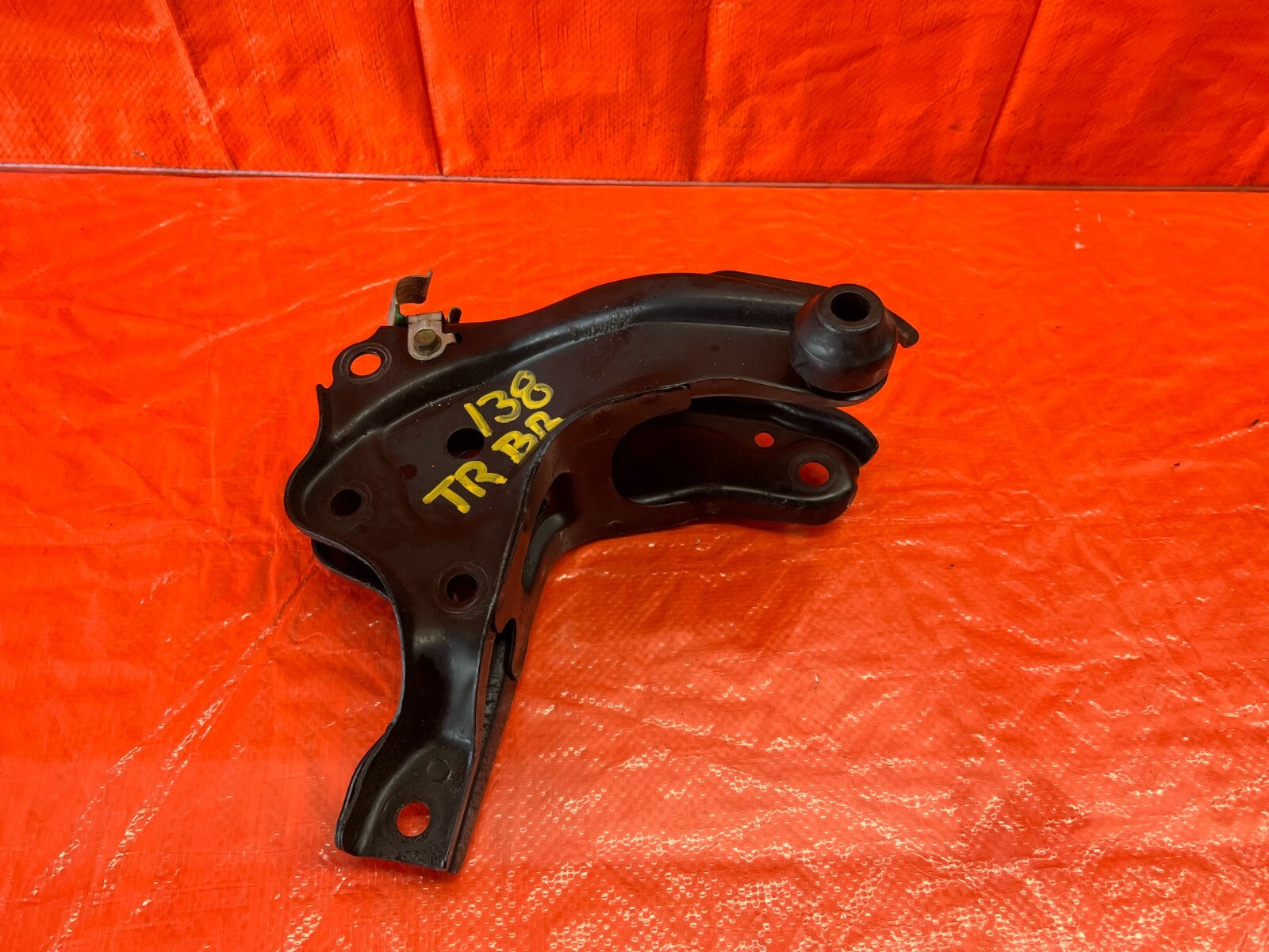 93 96 HONDA PRELUDE S & SI   AUTOMATIC MODEL   TRANSMISSION MOUNTING BRACKET 1380