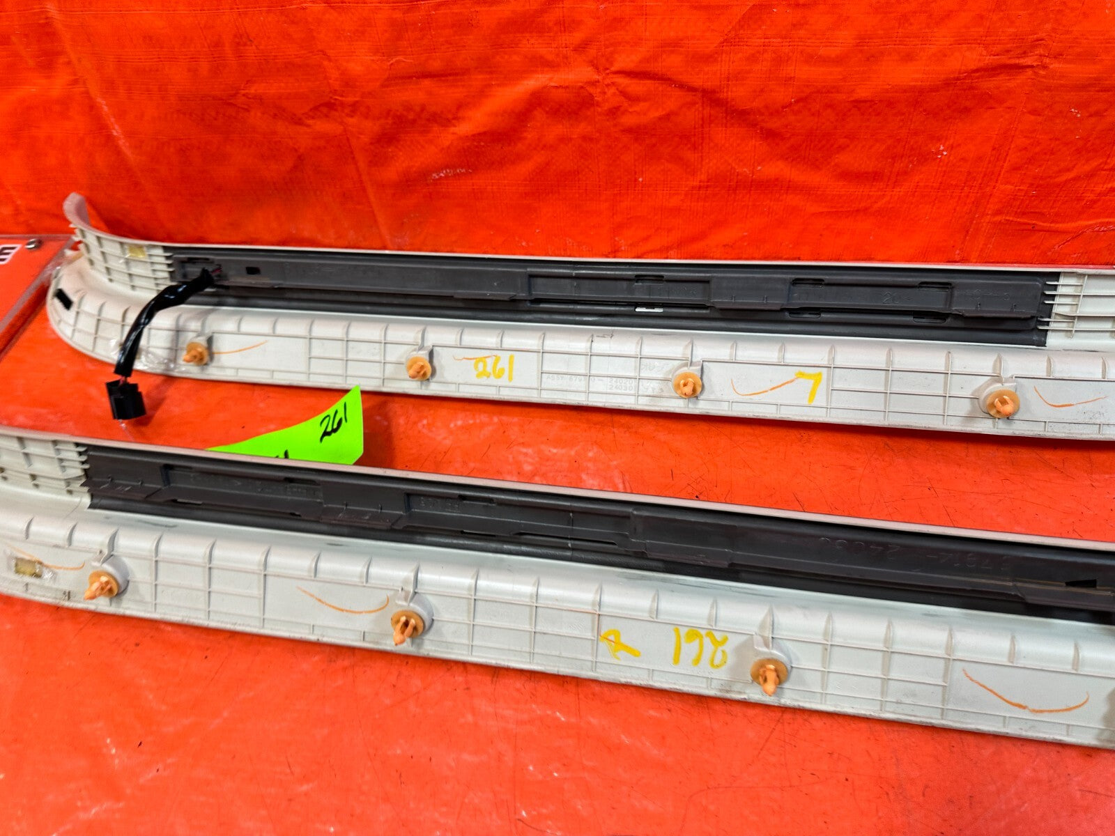 02 05 LEXUS SC430   LEFT AND RIGHT FLOOR PILLARS SCUFF PLATE SET   ECRU OEM 26115