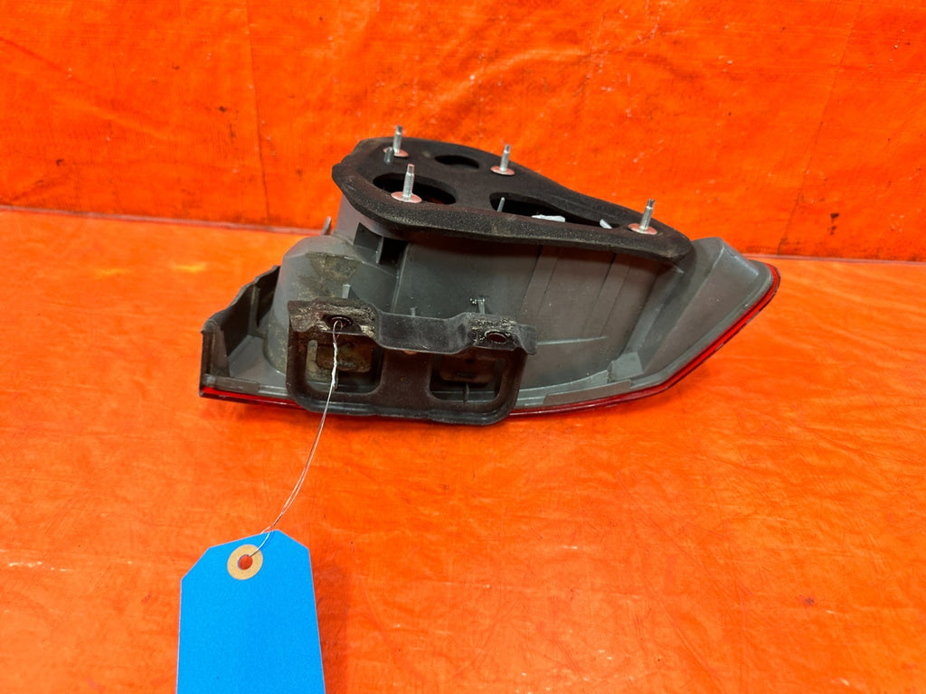 09 11 HONDA CIVIC SEDAN DRIVER LEFT OUTER TAIL LIGHT LAMP QUARTER PANEL OEM 3077
