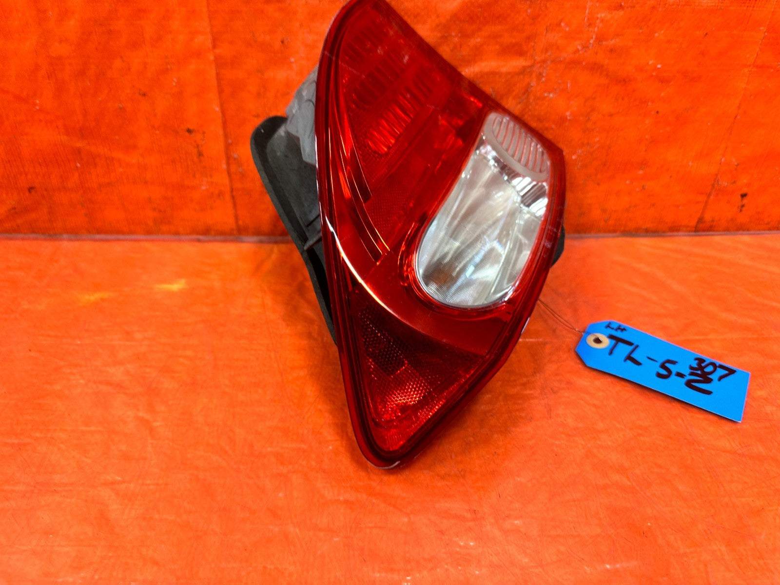 09 11 HONDA CIVIC SEDAN DRIVER LEFT OUTER TAIL LIGHT LAMP QUARTER PANEL OEM 3072