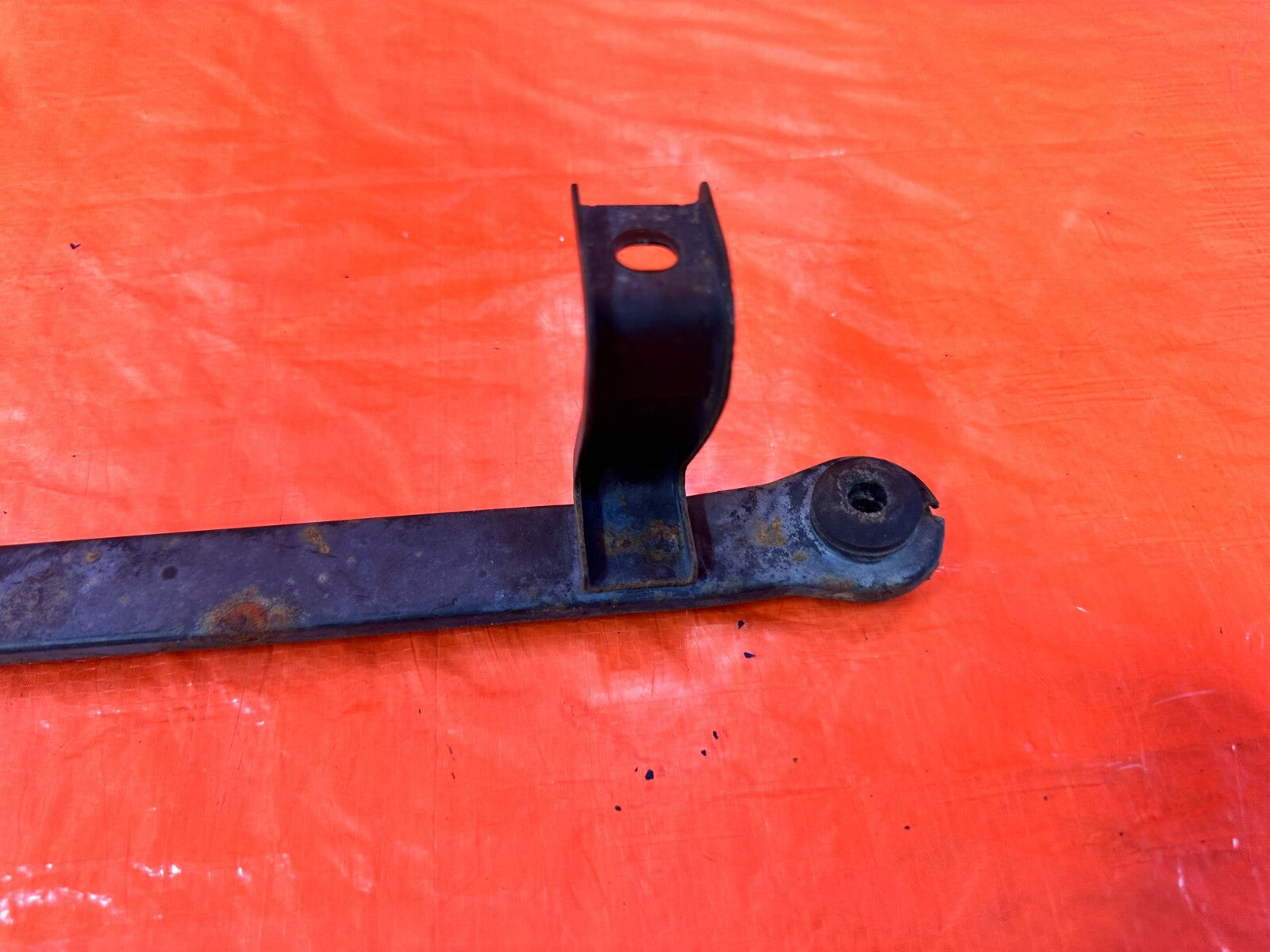 94 01 ACURA INTEGRA   AC CONDENSER ASSEMBLY MOUNTING BRACKET BAR MOUNT OEM #2741