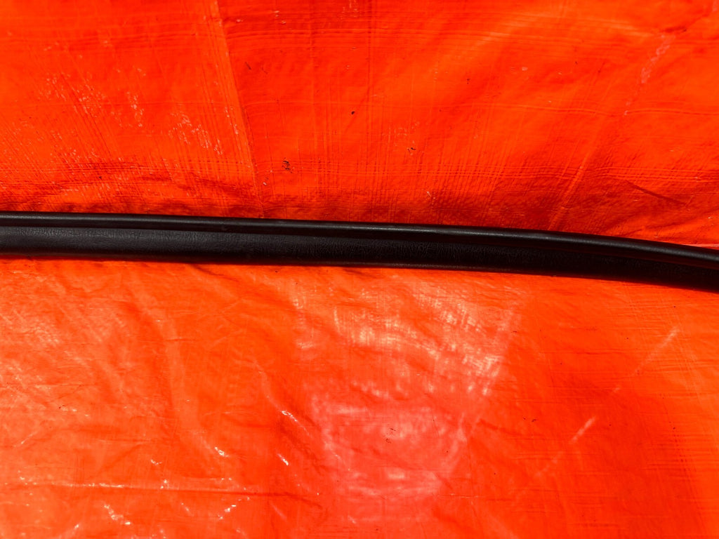 92 96 HONDA PRELUDE   CHASSIS TO DOOR OPEN TRIM RUBBER STRIP RIGHT FRONT OEM 27314
