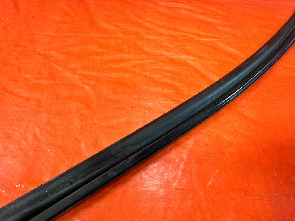 06 11 CIVIC 4D SEDAN   DRIVER LEFT FRONT WEATHER STRIP RUN CHANNEL OEM #2823