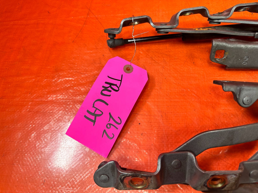 04 08 NISSAN 350Z CONVERTIBLE   LEFT AND RIGHT TRUNK HINGES   OEM FACTORY #2628